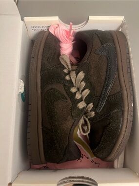 Travis Scott Kids Brown Suede Sneakers. 9C, comes with all of the extra laces.